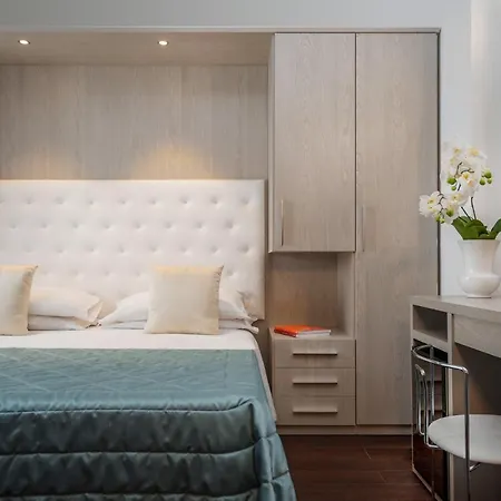 Re Enzo Hotel