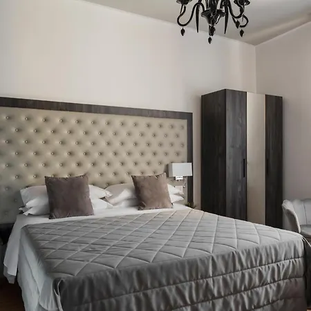 Re Enzo Hotel